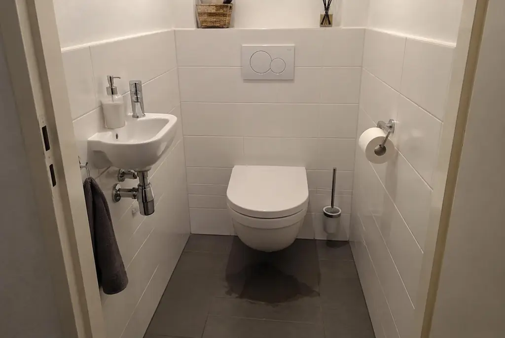 Lekdetectie Borne – natte vloer bij een toilet